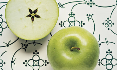 Une pomme en deux moitiés Une pomme en deux moitiés